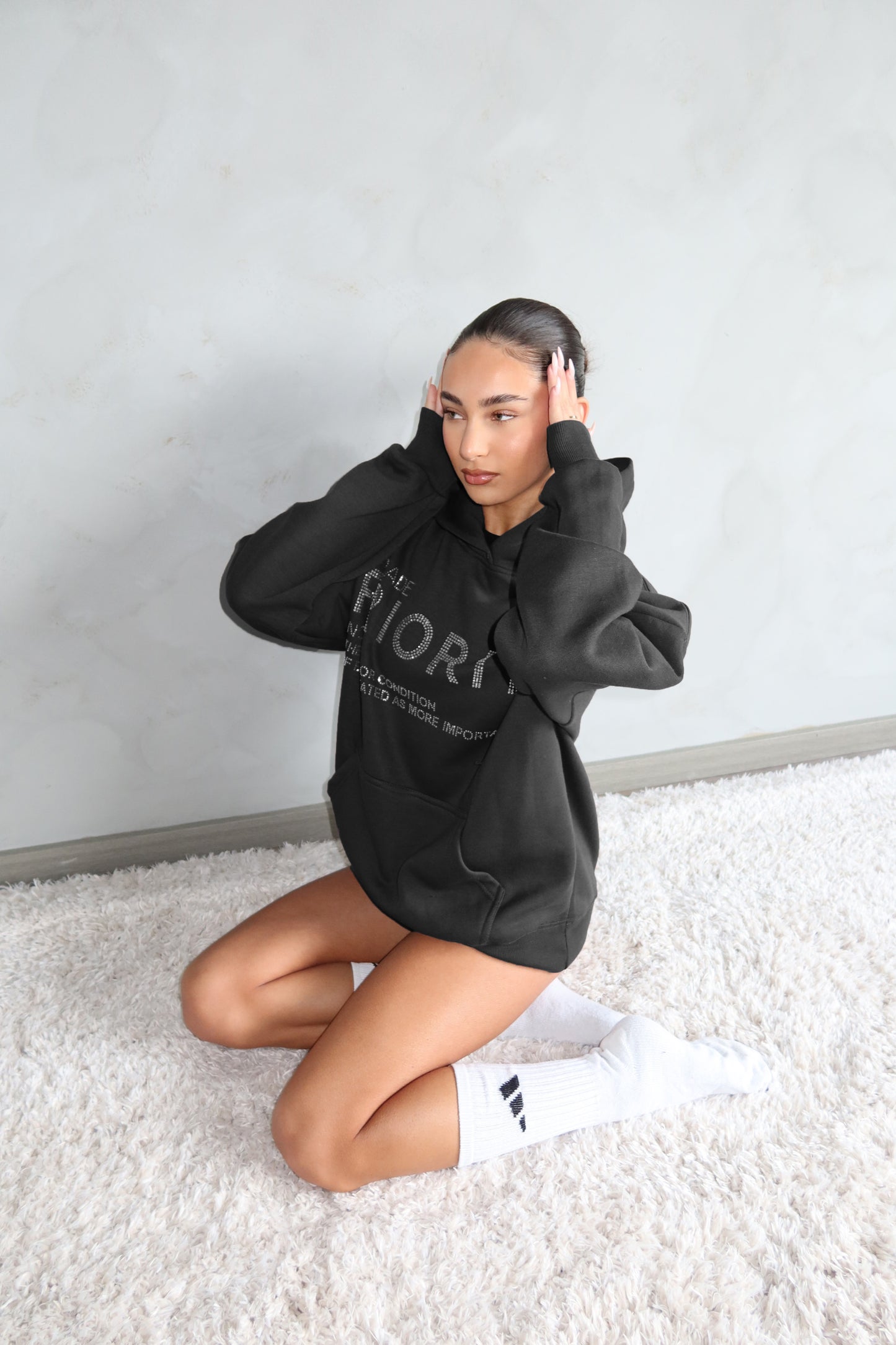 PRIORITY HOODIE BLACK.